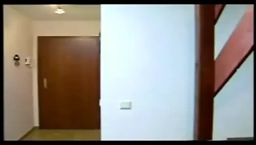 Kırmızı çoraplı esmer hatun doğru belgelere sahip değil