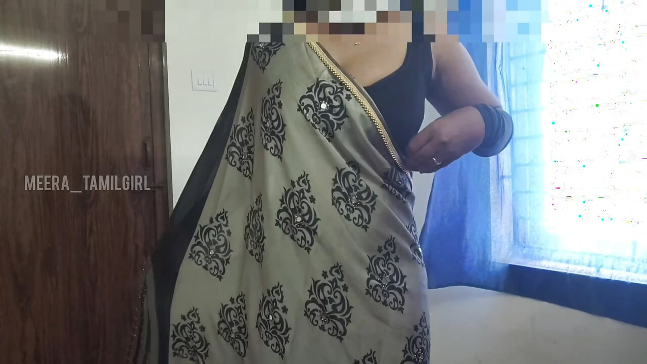 Üvey anne babası dışarı çıktığında üvey oğluna mastürbasyon yapıyor