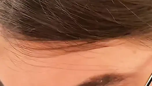 Hete tiener 18+ brunette geeft hardcore natte pijpbeurt totdat mijn lul niet meer aankan in pov