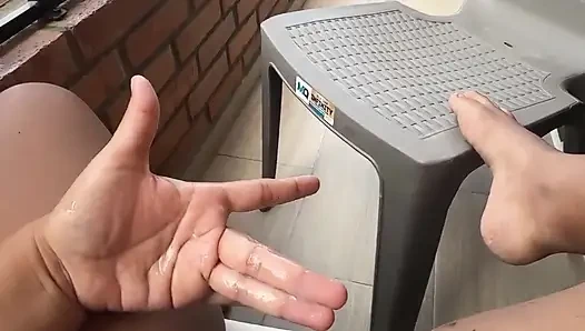 Komşularımın balkonunda ıslak vajinamla sevişiyorum