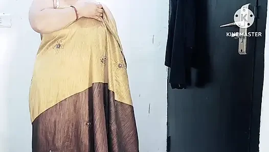 Ev hizmetçisi Hintçe sahibi tarafından sert sikiliyor