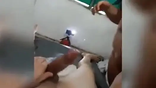 Büyük zenci yarağı sınıf arkadaşım çok sürtük ve birkaç dolar karşılığında beni sikmeyi kabul ediyor