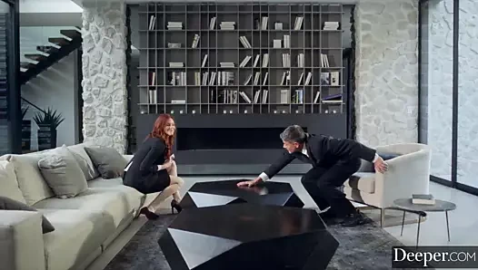 Daha derin. minyon alexis bir çiftin çarpık oyununda bir piyondur