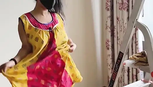 Azgın üvey anne üvey oğlunun yarağını izledikten sonra kendini tutamadı