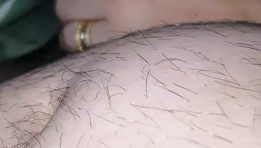 Xxl battaniyenin altında elle muamele üvey oğlunu sert sikiyor