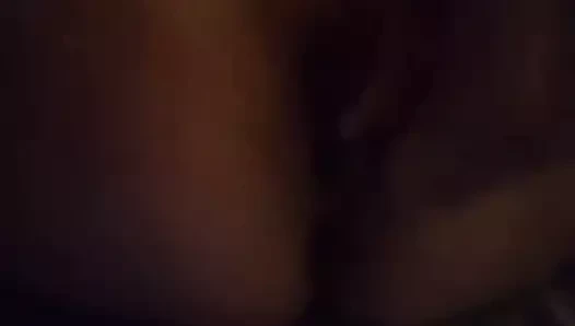 Dat amcıkla oynuyor, küçük dildo