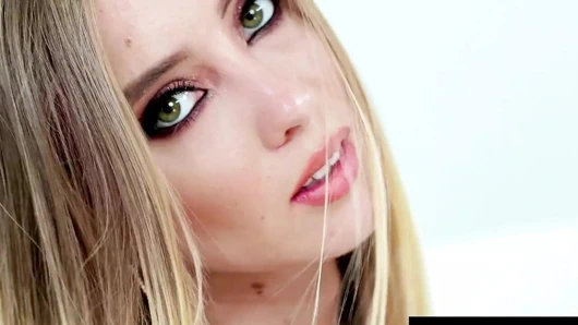 Analtrixxx sıkı sarışın güzel çifte anal üçlü seksten fışkırtıyor