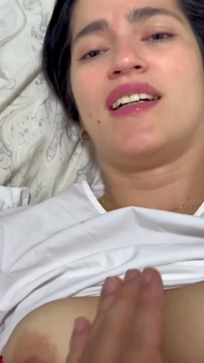 Sürpriz hediye üvey kız kardeş onu mutlu etmek için amından vazgeçiyor