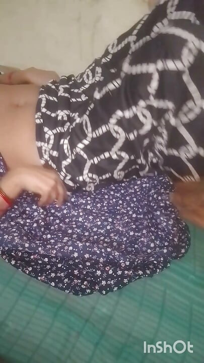 Yeni arkadaşımın karısını yalnız odada sikmenin zevki, kocası iş için dışarı çıktığında. Beni çok mutlu etti