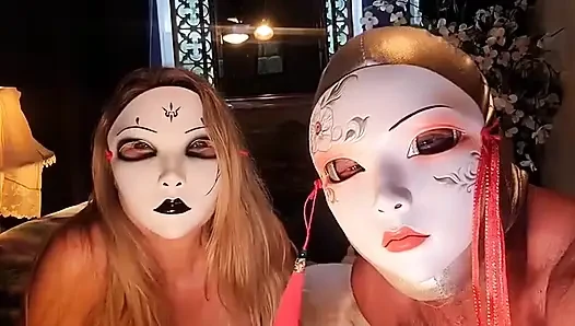 Xxl strapon dildo büyük zenci yarağı ile seksi bir ısınma sahnesinde mareslut'a yumruk sokuyor ve parmaklıyor, carmen koşumlu mrhankeystoys
