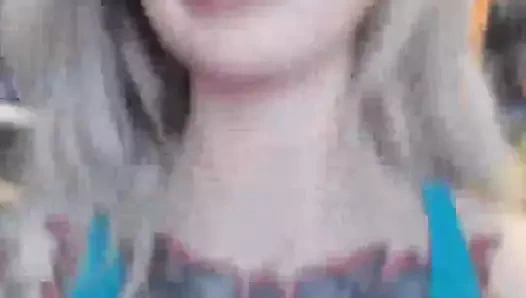 Güzel bebek ile dövmeli vücut sikikleri ona delikler