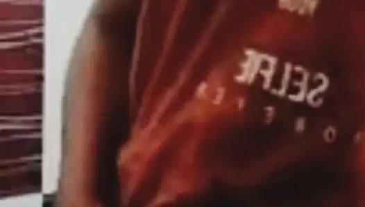 Hintli desi köylü kız banyo yaparken mastürbasyon yaparken yakalandı