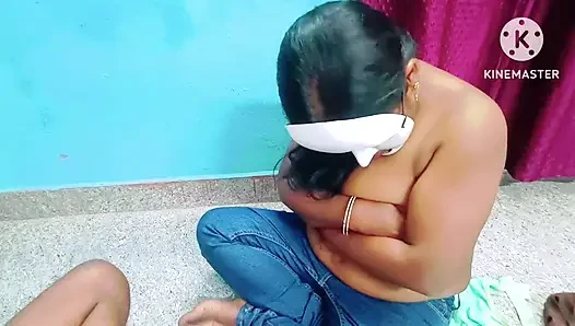 Doğruluk mu cesaret mi - üvey erkek kardeşin tanıttığı bir oyun - yüksek sesle inleyen tam tamil erotik ses