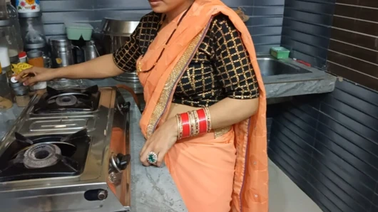 Hintli hintli kadın net Hintçe ses kaydıyla sikişiyor