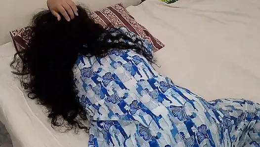 Hintli evli kadın amına boşalmasını istedi