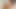 Seksi kızlar yatakta oynuyor ve küçük bir yarağı paylaşıyor