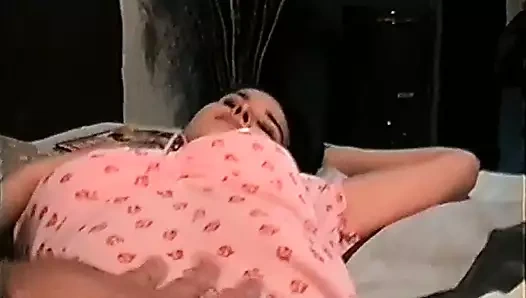 Kendini bir sürtüğün ne olduğunu gösteren, ilk çift kadrosunda yirmi yaşında bir esmer olan michaela ile tanışın