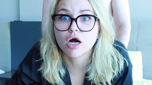 Sıcak üvey annemin derin boğaz yapabileceğini bilmiyordum - götten ağza