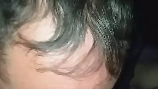 Trans bir adamla eski bir kadını sikiyorum