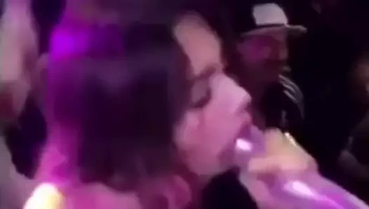 Eğer bir tane gördüysem bu bir parti kızı