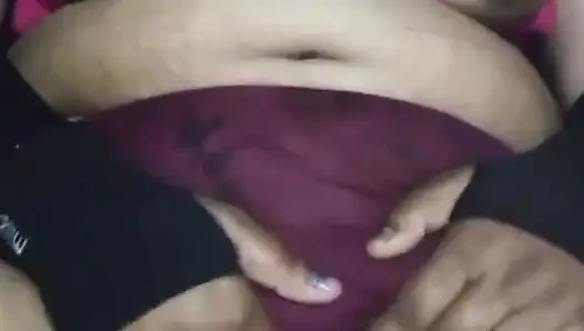 Herkes Savita Yenge'nin göğüslerini ve rahatlamasını nasıl seviyor?yorum yapın ve abone olun.