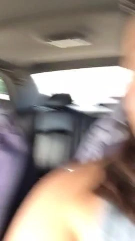 Arabada hızlı alay