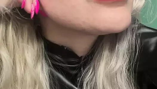 Bana dilini göster!