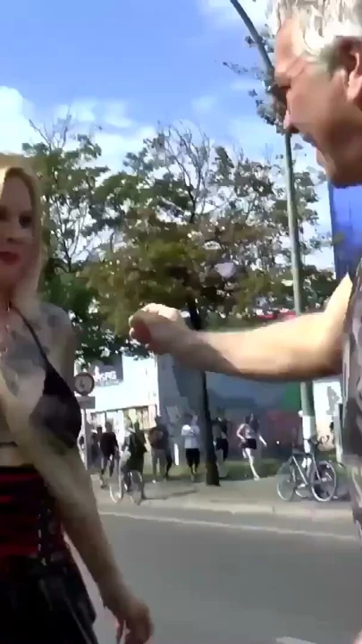 Love Parade orospusu karavanda hızlıca beceriliyor | Bölüm 1
