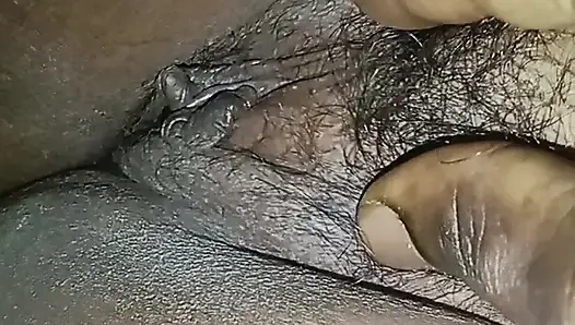 Karımın kalın amını okşadım. Bölüm 1