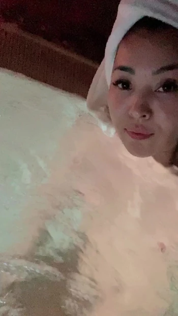 Раздеться и присоединиться ко мне в горячей ванне.