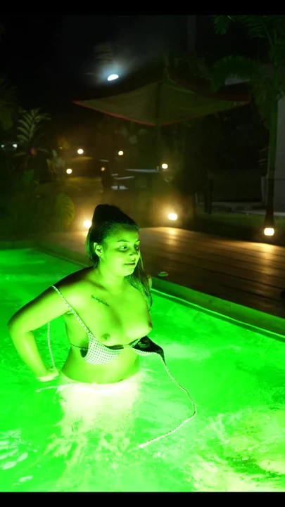 In a public jacuzzi, he cum inside her vagina - They were caught, but they didn't care | Clip 1