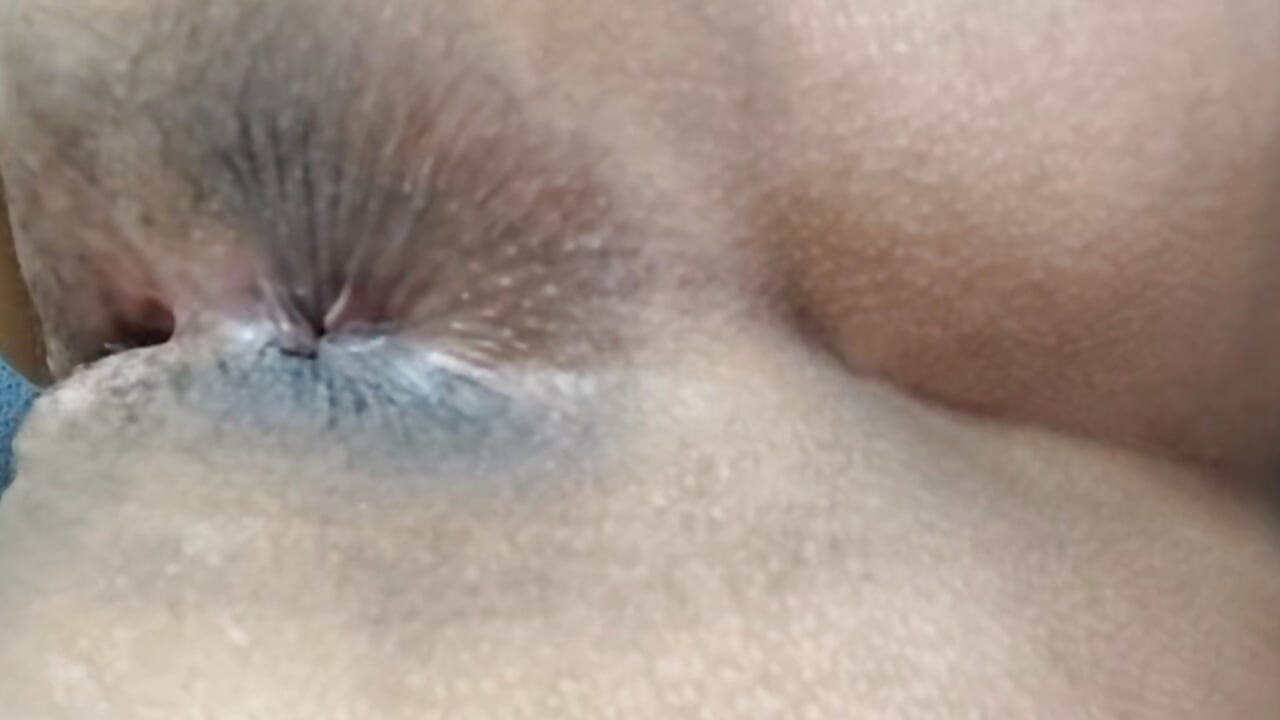 Ateşli ve seksi göğüslerimin desi yarağa ihtiyacı var