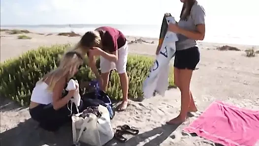 üstsüz genç lesbos oyun ile pussies