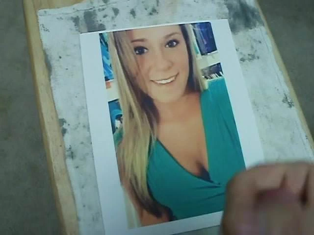 Pert memeli sevimli sarışın yüzüne alır!