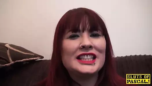 Busty İngiliz kızıl hakim ile kaba seks