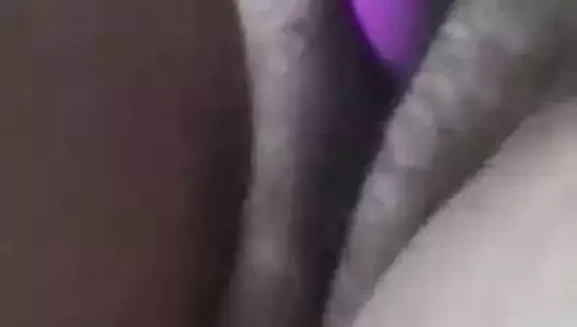 une salope qui se masturbe pour moi
