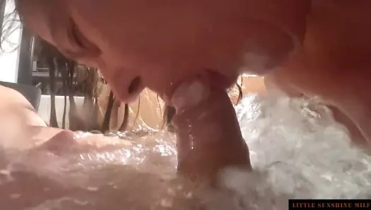 jakuzide oral seks - küçük güneş milf