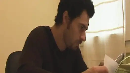 Şaplak atılan sarışın Fransız bebek götünü sert siktiriyor