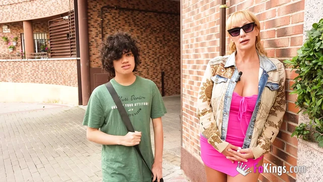 Еще одна испанская мачеха исполняет свои фантазии в FAKings: Виктория Вера - горячая и возбужденная!