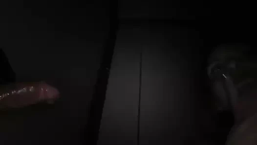 Corno levou esposa pra mamar no Glory hole