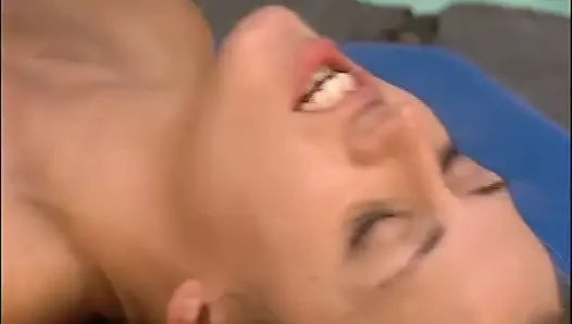 Kaltak havuzda ıslanıyor!