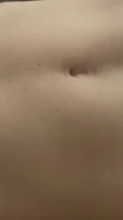 Amatör orta yaşlı seksi kadın sert meme uçlarıyla oynadıktan sonra boşalıyor | Klip 1