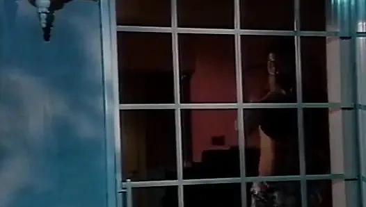 Tutkulu Fransız genç kız özel gösteride yarağa biniyor