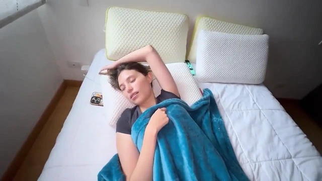 Komşu hep lezbiyen olmak istiyormuş gibi davranıyor