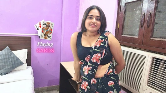 Desi ayushi yenge kartlarıyla seks oyunu, tam Hintçe video