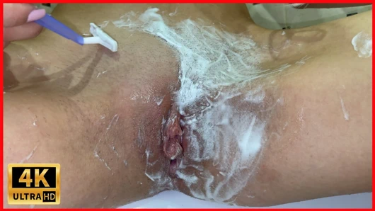 Tıraşsız amcık yakın çekim! Doğal memeli sevimli sarışın! POV!