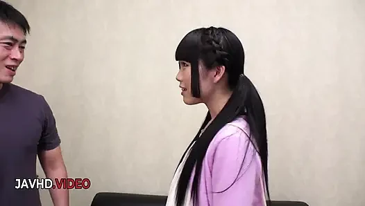 Asyalı güzel Nako Nishino şehvetli oral seks yaparken vahşi tutku patlıyor