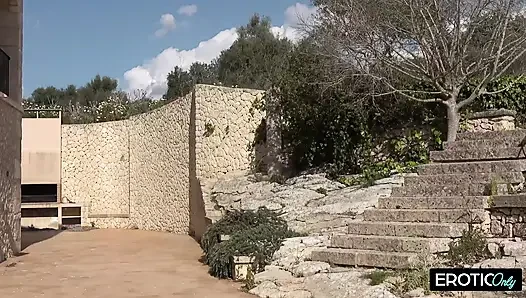 Açık havada egzersiz topu grup seks ve damlayan dölleme aşırı yükleme