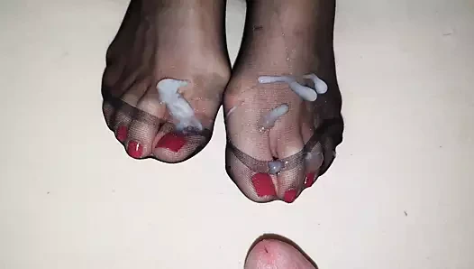 naylon kırmızı ayak tırnakları üzerinde Cum