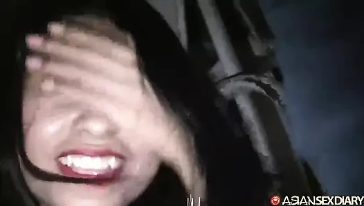 Asiansexdiary hırslı Asyalı genç kız her iki delikten sikiliyor